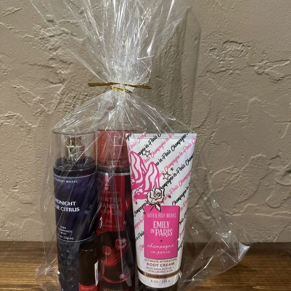 Bath & Body Works Midnight Blue Citrus and Winter Candy Apple bundle. New - Picture 2 of 4